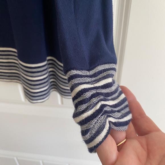 NWT Erin London Cold Shoulder Long Sleeve Top Turn-A-Bout in Navy Size Large - Picture 7 of 8